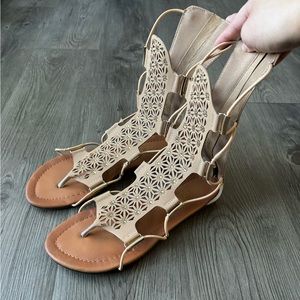 Hot tomato guila gladiator sandals